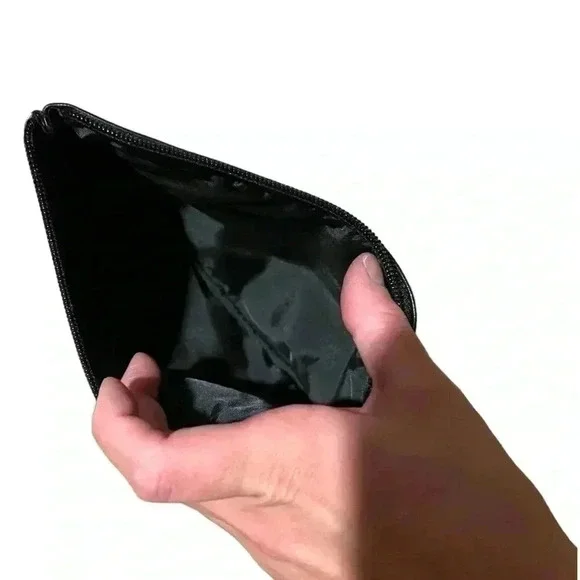 NWOT VICTORIAS SECRET GLITTER WRISTLET MAKEUP POUCH WALLET - Picture 3 of 3